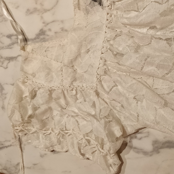 Wet seal lace top - Picture 3 of 3